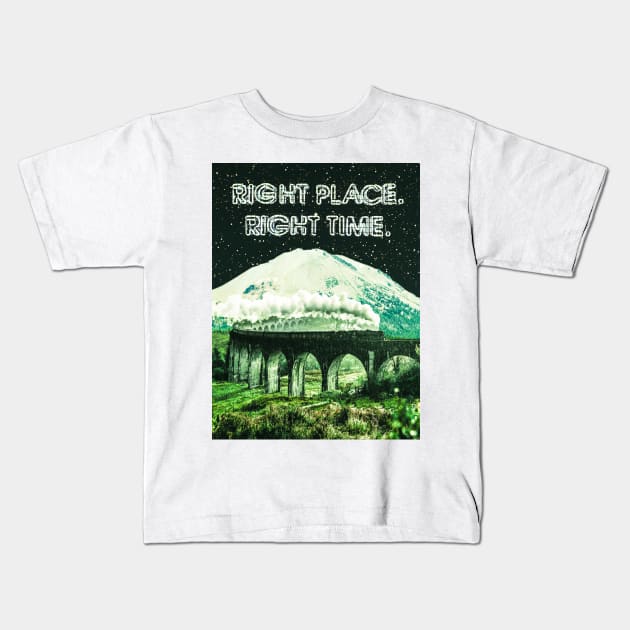 Right place, Right time Kids T-Shirt by Ali del sogno